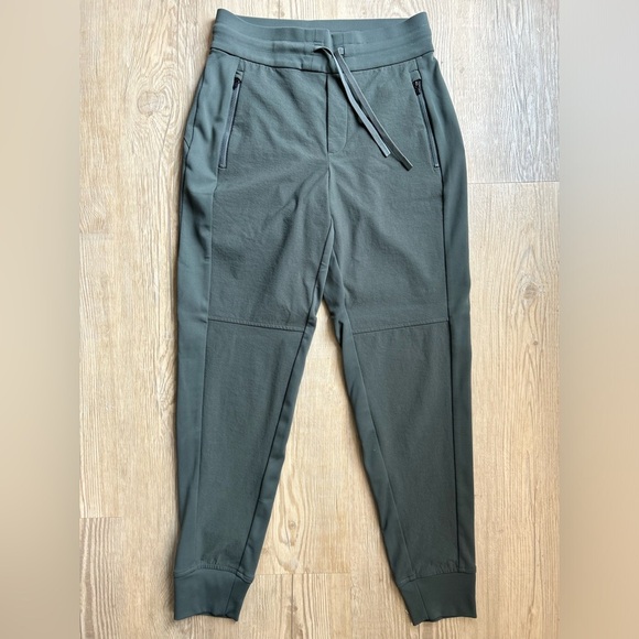 NWOT ATHLETA HEADLANDS HYBRID TREK MID RISE JOGGER - Picture 1 of 5